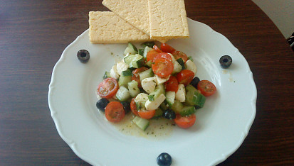 Zeleninový salát s mozzarelou