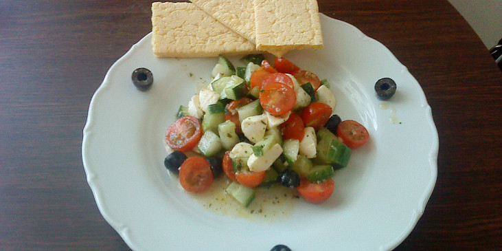 Zeleninový salát s mozzarelou