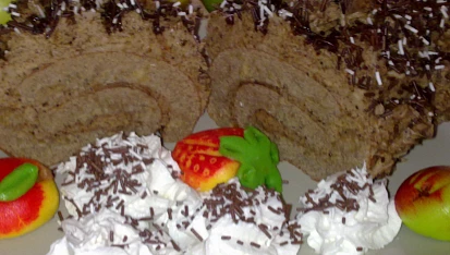 Lehká  banánovo-kávová roláda  s capuccinem ke  kávičce