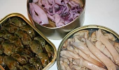 Paella se šafránem, kuřecím masem a plody moře