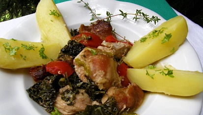 Vepřové  na tymiánu s kapustou a rajčaty