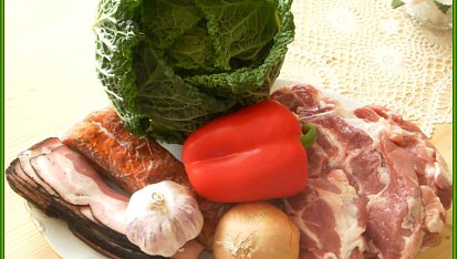 Vepřové závitky z krkovičky v kapustovém lůžku, část použitých surovin