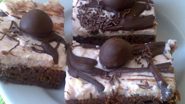 Chutný moučník z cukety, brusinek a tvarohu