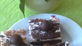 Chutný moučník z cukety, brusinek a tvarohu