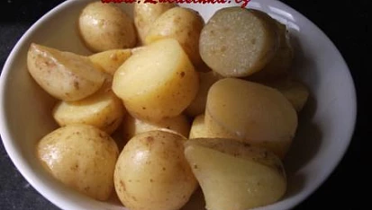 Nové brambory vařené ve vývaru