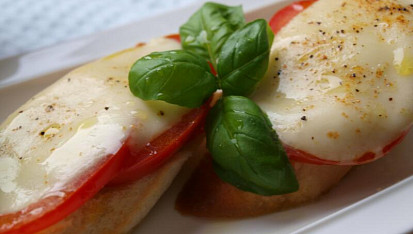 Caprese pod grilem