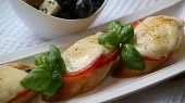 Caprese pod grilem