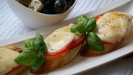 Caprese pod grilem