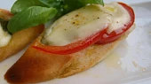Caprese pod grilem