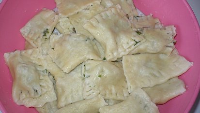 Ravioli plněné mletým masem a špenátem