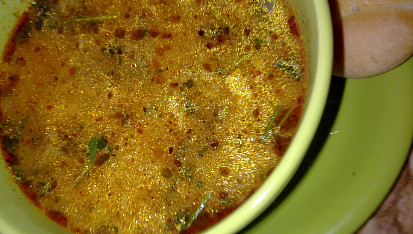 Rychlá drštková polévka na pórku, zelenin. základu  s chilli papričkou