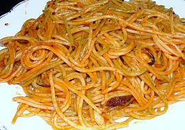 Ostré plody moře se špagetami tří barev