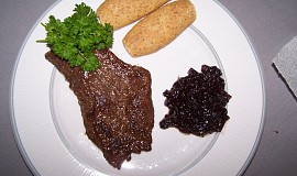 Hovězí steak s šalotkou na červeném víňě