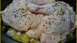 Kuřecí stehna na kysaném zelí v PH