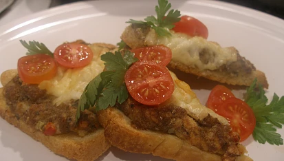 Zapečené toasty se šproty