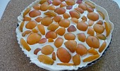 Jednoduchý meruňkový koláč z listového těsta (Před pečením)