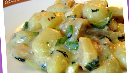 Tofu s kuřecím masem, řeckým jogurtem a šalvějovou vůní + gnocchi