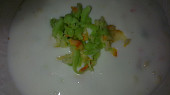 Králičí játra na divoko se dvěmi druhy dipů a se zeleninovým salátem