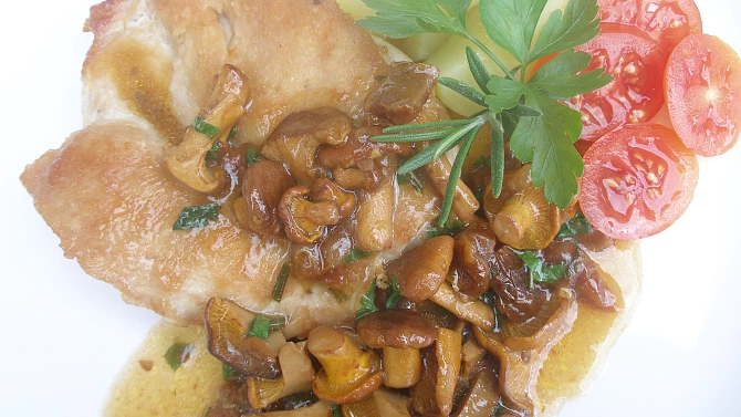 Kuřecí steak na rozmarýnu s liškami