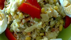 Rychlý salát  s kukuřicí, hráškem,květákem a hořčicí