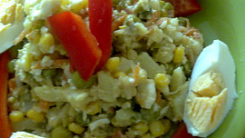 Rychlý salát  s kukuřicí, hráškem,květákem a hořčicí