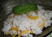 Rýže s paprikou a bazalkou