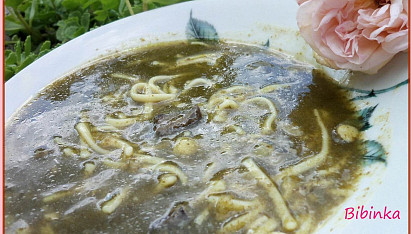 Nudlová špenátovo uzená polévka s houbami