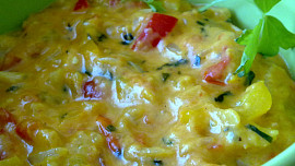 Sýrová ohnivá pomazánka  s rajčátkama a chilli papričkama