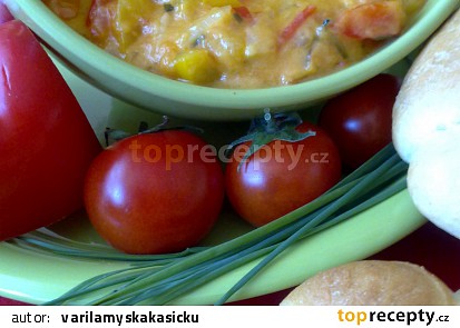 Sýrová ohnivá pomazánka  s rajčátkama a chilli papričkama