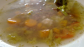 Polévka z  brokolice, mrkve a mletého masa