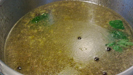 Polévka z  brokolice, mrkve a mletého masa