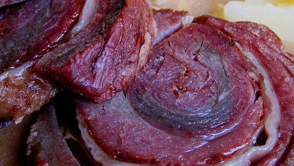 Dušený hovězí pupek na pepři v cibulové omáčce, Dušený hovězí pupek na pepři v cibulové omáčce