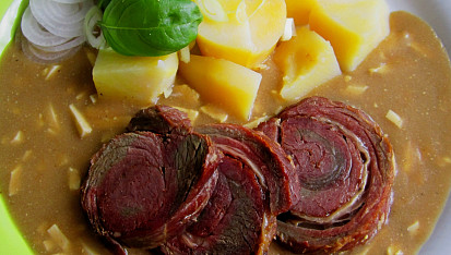 Dušený hovězí pupek na pepři v cibulové omáčce, Dušený hovězí pupek na pepři v cibulové omáčce