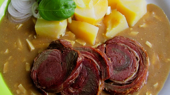 Dušený hovězí pupek na pepři v cibulové omáčce, Dušený hovězí pupek na pepři v cibulové omáčce