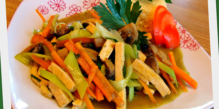 Tofu s bylinkovou chutí a zeleninou (Dobrou chuť)