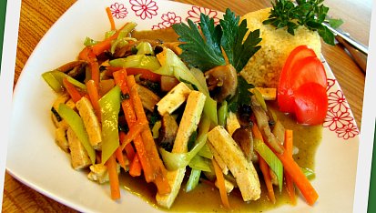 Tofu s bylinkovou chutí a zeleninou