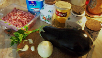 Lilek zapečený s pikantní masovou nádivkou a šťávou, ingredience...