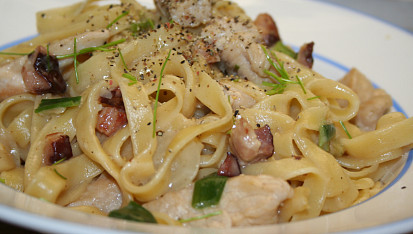 Domácí papardelle (nebo tagliatelle)