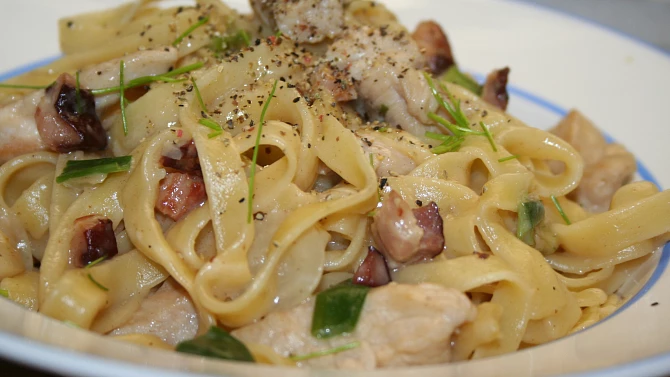 Domácí papardelle (nebo tagliatelle)