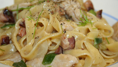 Domácí papardelle (nebo tagliatelle)