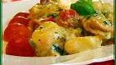 Sojové nudličky s gnocchi a zakysanou smetanou