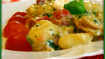 Sojové nudličky s gnocchi a zakysanou smetanou