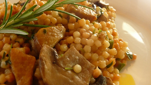 Býčí žlázy v tarhoni, se žampiony a bylinkami