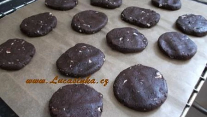 Čokoládové cookies II., připravené k pečení