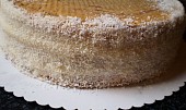 Jahodový dortík (pomažeme strany krémem a posypeme kokosem)