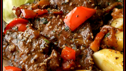 Rychlá vepřová játra na slanině a sezamu, podávala jsem s bramborem