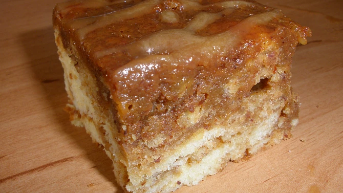 Buchta mramorovaná mandlovou směsí