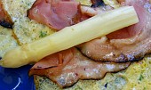 Chřest v bylinkových omeletkách