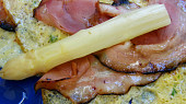 Chřest v bylinkových omeletkách