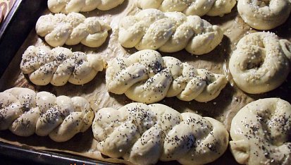 Houstičky levné a nadýchané, upleteme, potřeme, posypeme a šup do trouby